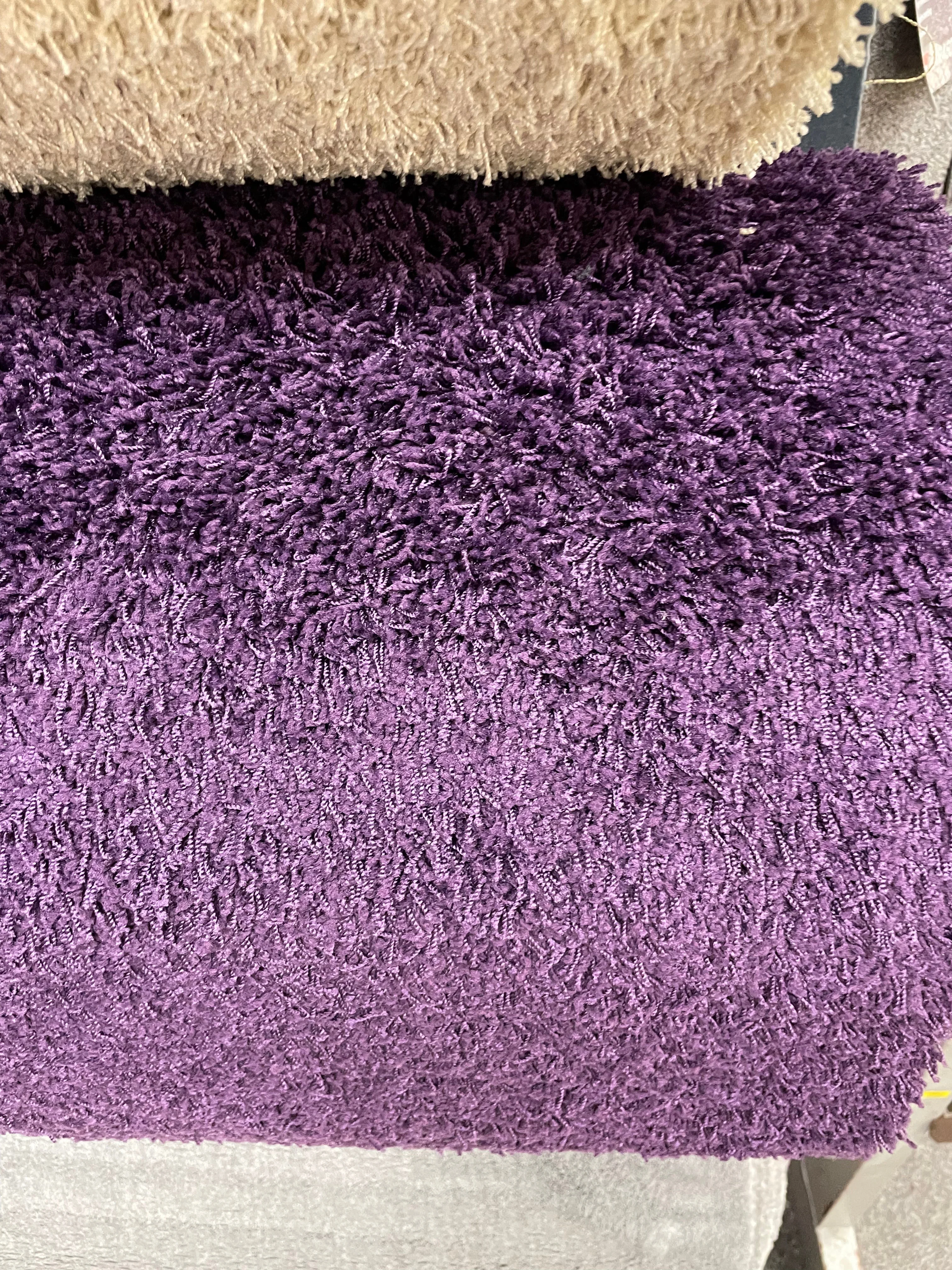 Actie Tapijt Chinchilla Paars Hoogpolig 400cm Breed Actie Tapijt Chinchilla Paars Hoogpolig 400cm Breed