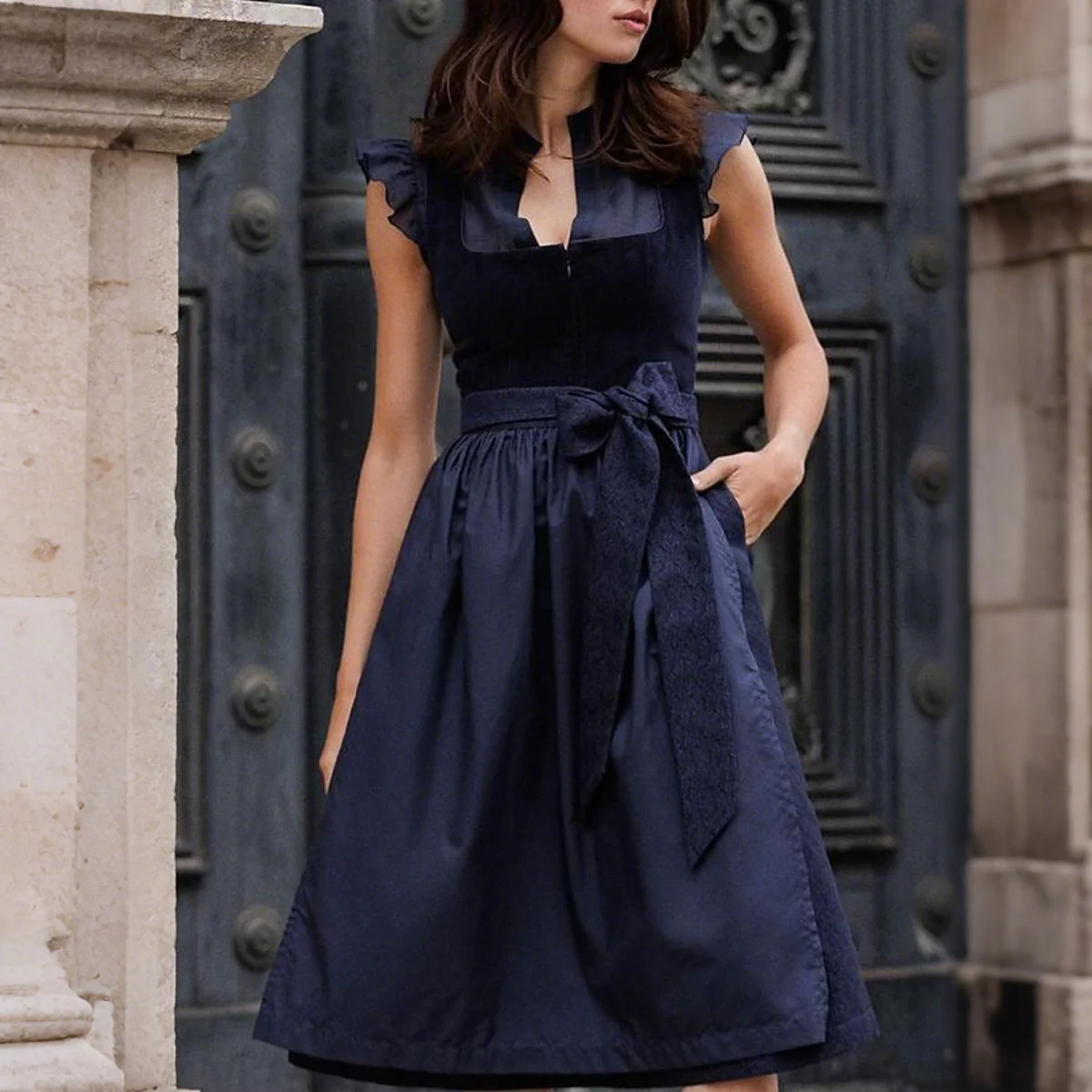 Dirndl Jurk Alpencharme – Marineblauwe Damesjurk met Schort voor Oktoberfest