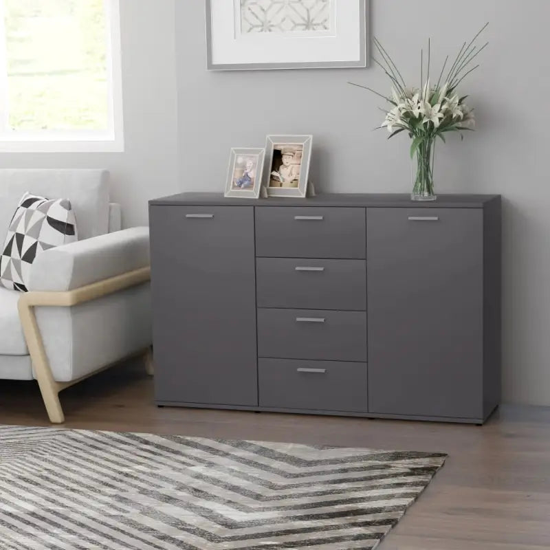 Bewerk hout dressoir met minimalistisch ontwerp en praktische opbergruimte