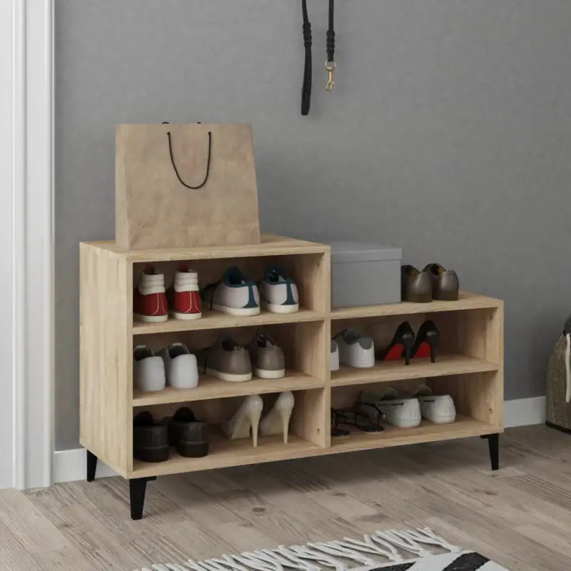 Bewerkt hout schoenenrek voor een georganiseerde en praktische opbergruimte