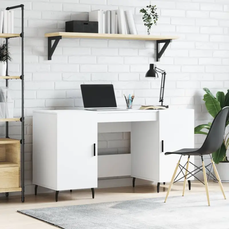 Bureau van bewerkt hout met elegante en duurzame afwerking