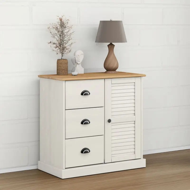 Compact dressoir met massief grenenhout en metalen handgrepen