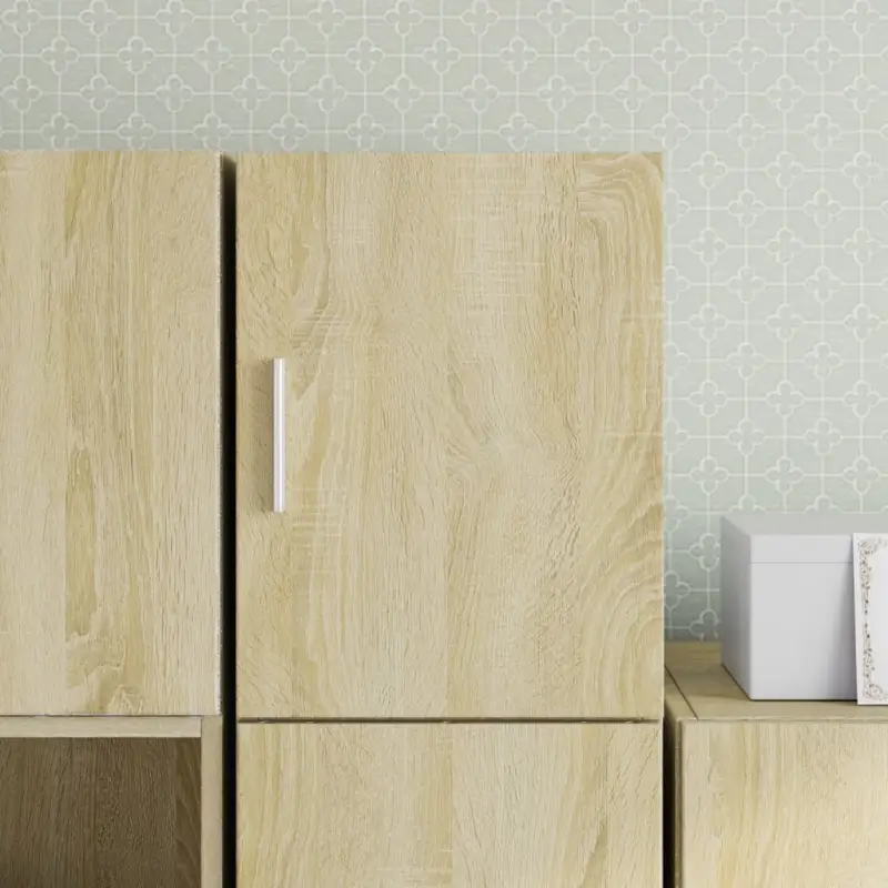 Decoratieve en praktische wandkast van bewerkt hout