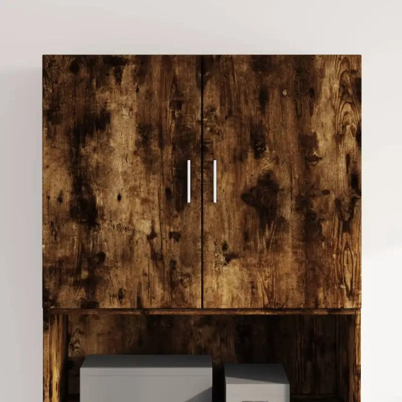 Decoratieve wandkast van bewerkt hout voor een stabiele inrichting