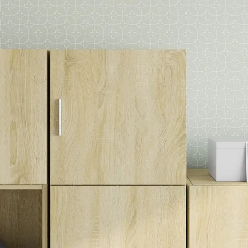 Decoratieve wandkast van bewerkt hout voor een stevige en stijlvolle uitstraling