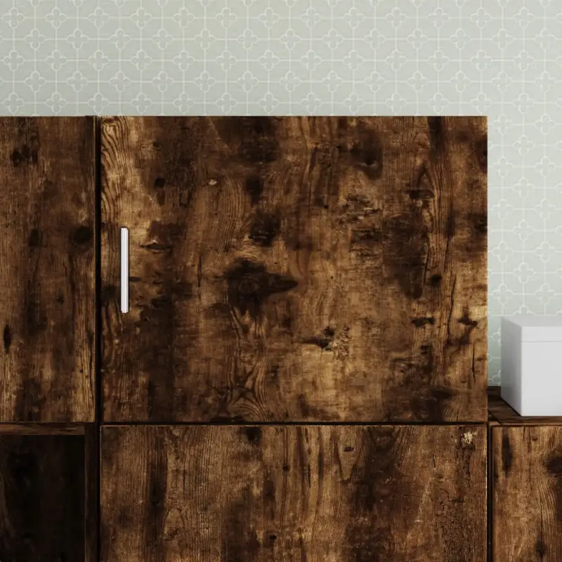 Decoratieve wandkast van bewerkt hout voor stijl en functionaliteit
