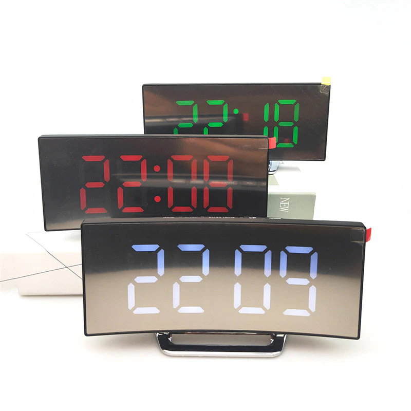 CurveTime Digitale Wekker – Compacte Wekker met Gebogen Display en Modern Design