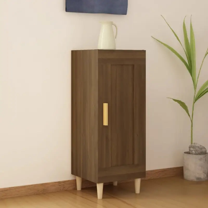 Dressoir met bewerkt hout en houten poten voor je kamer