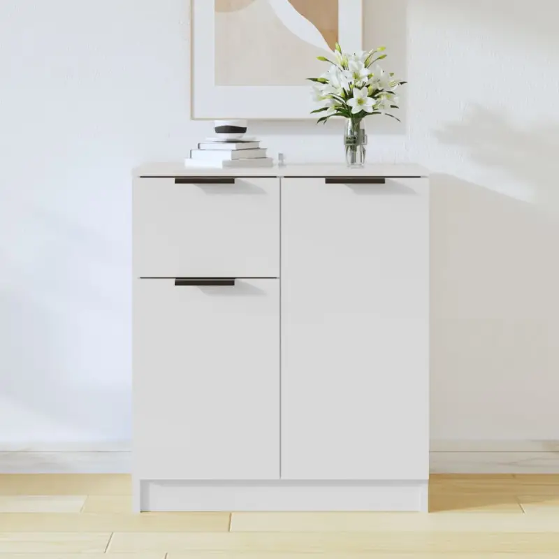 Dressoir met stevig blad en bewerkt hout voor een minimalistisch interieur