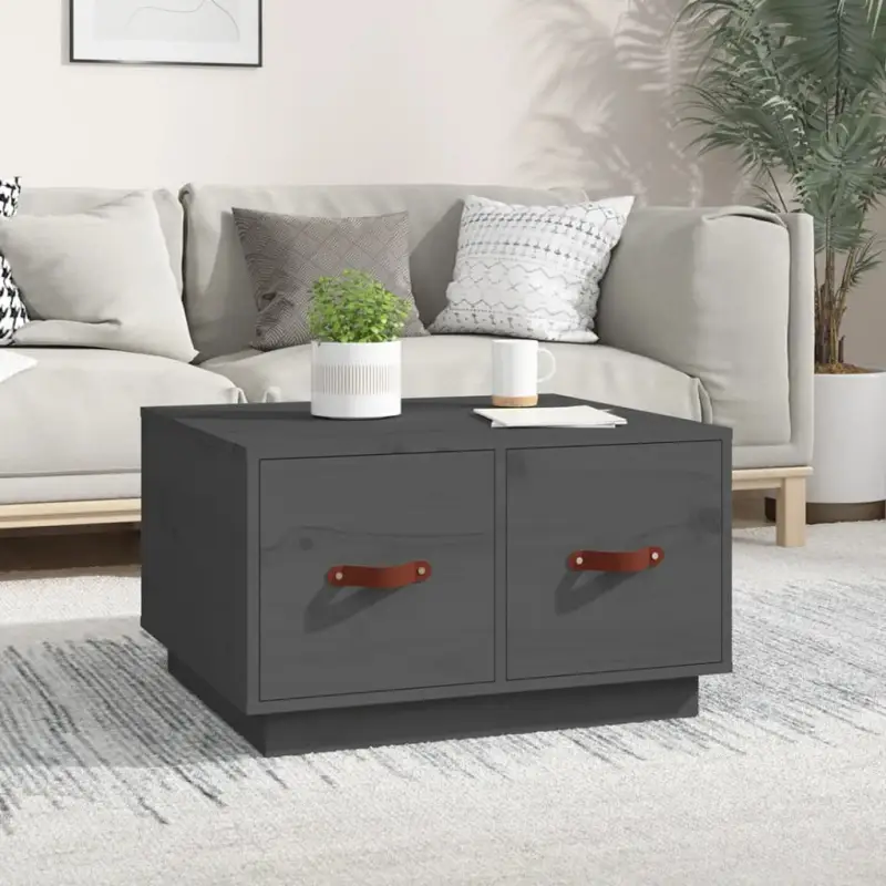 Eenvoudige houten salontafel van massief grenenhout voor elk interieur