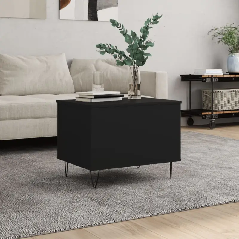 Eenvoudige salontafel met bewerkt hout en metalen poten