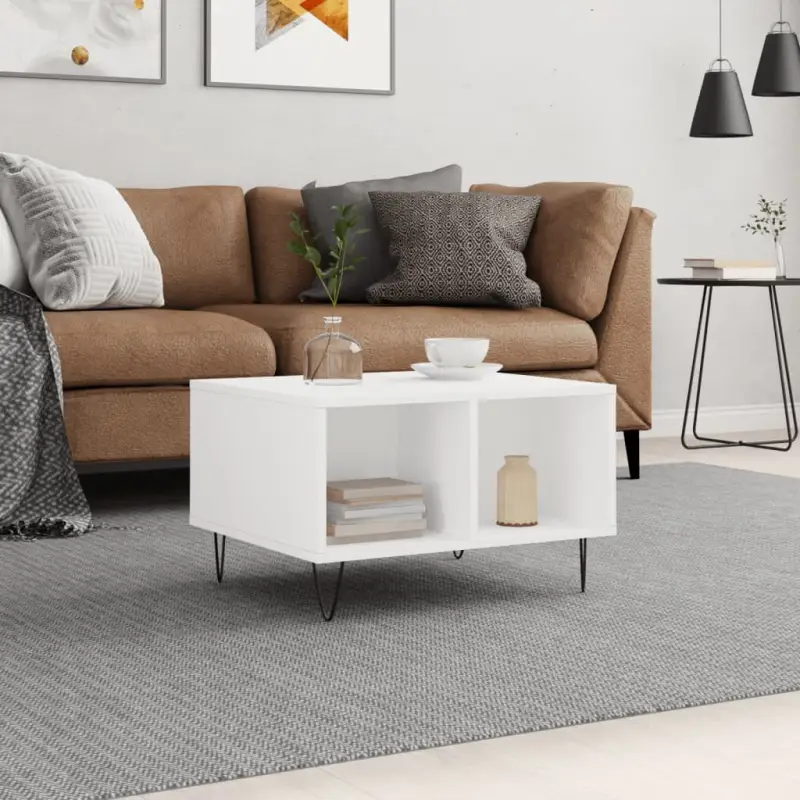 Eettafel met bewerkt hout en metalen poten voor een elegante woonkamer
