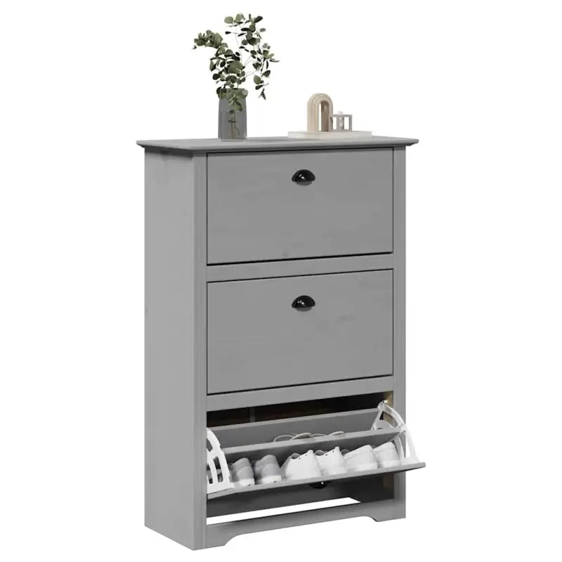 Elegant schoenenrek van massief grenenhout voor een opgeruimde ingang