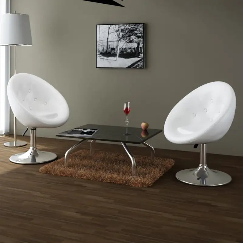 Gepolijst chroom barkruk met comfortabele zitting en moderne stijl