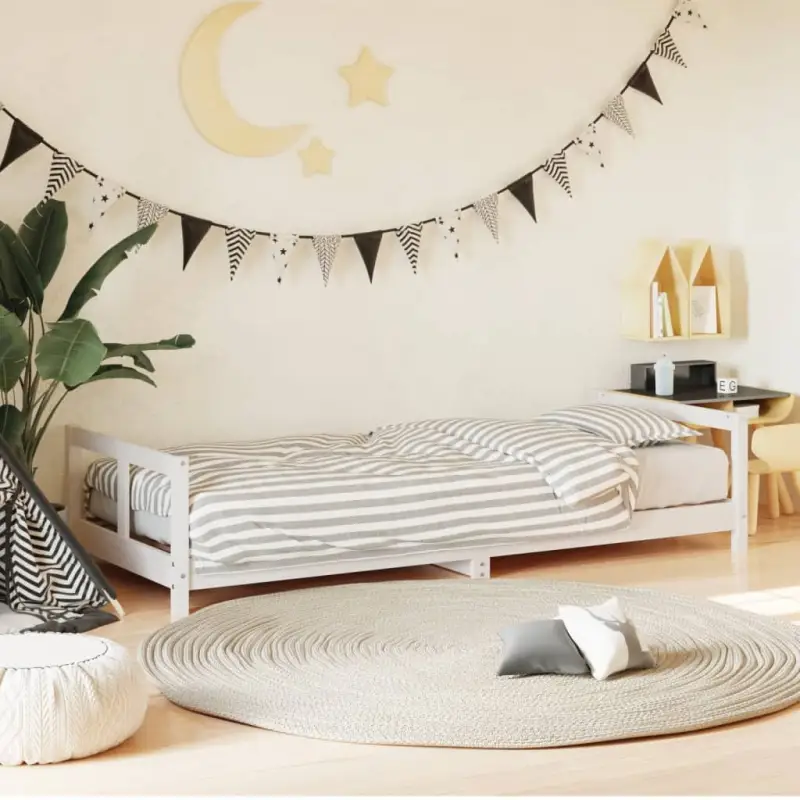 Houten kinderbedframe van massief grenenhout met tijdloos design