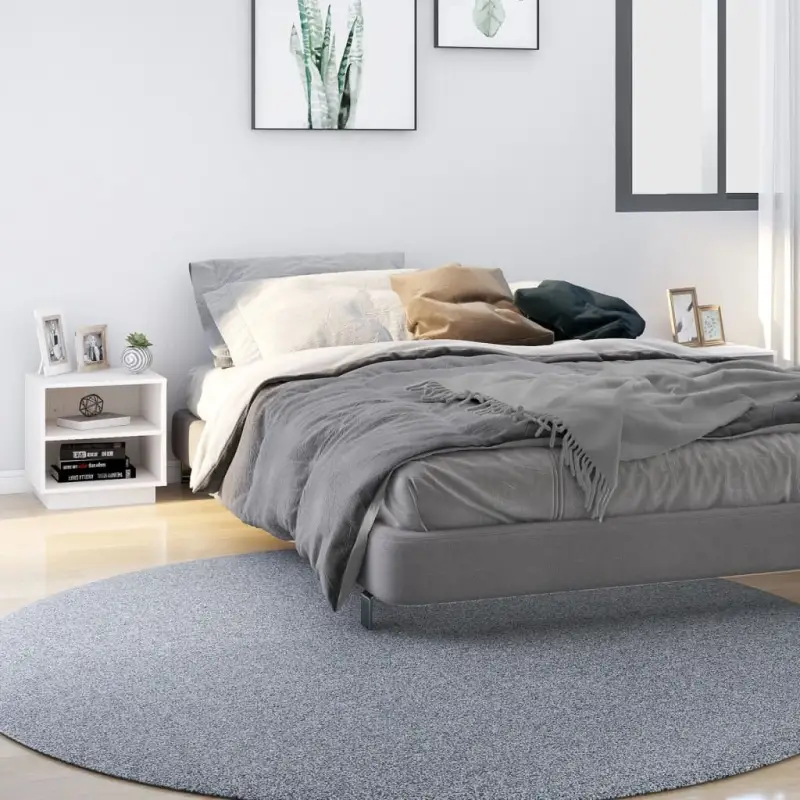 Houten nachtkastje van massief grenenhout met moderne charme