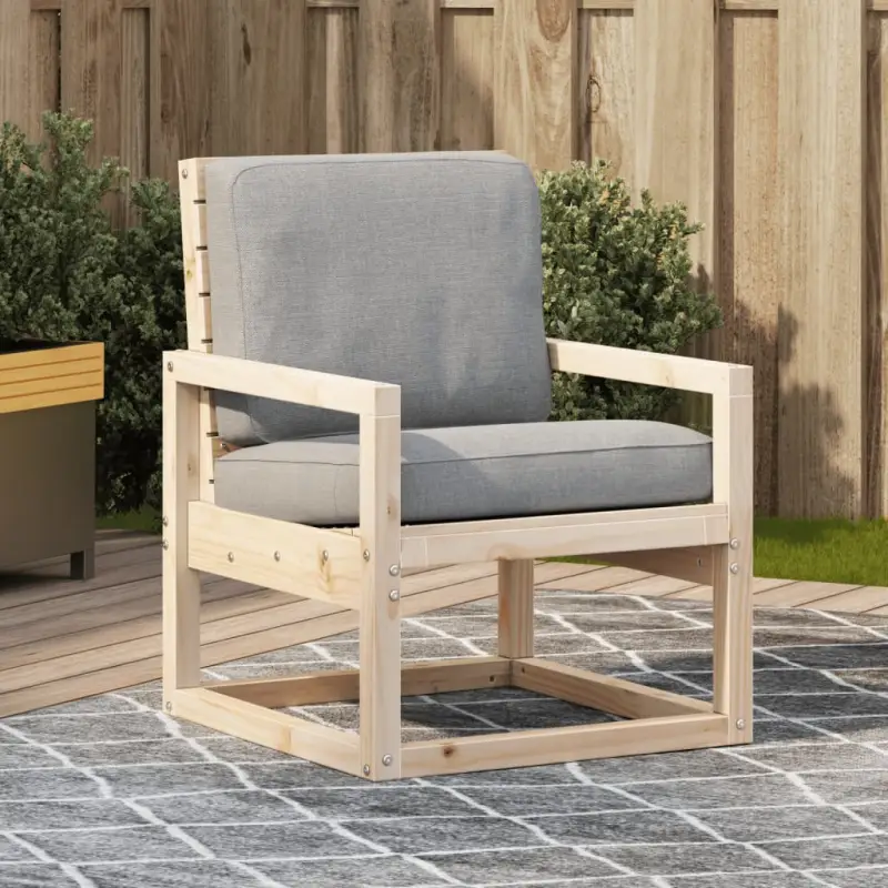 Houten tuinstoel van massief grenenhout voor in de tuin of op het terras