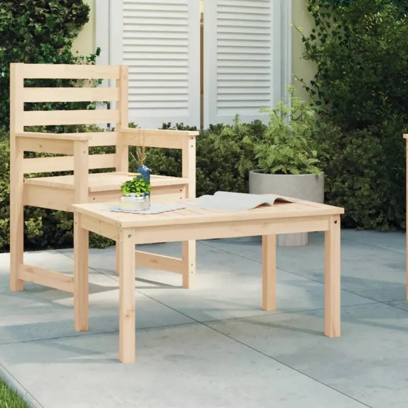 Houten tuintafel van massief grenenhout voor gezellige buitenmaaltijden