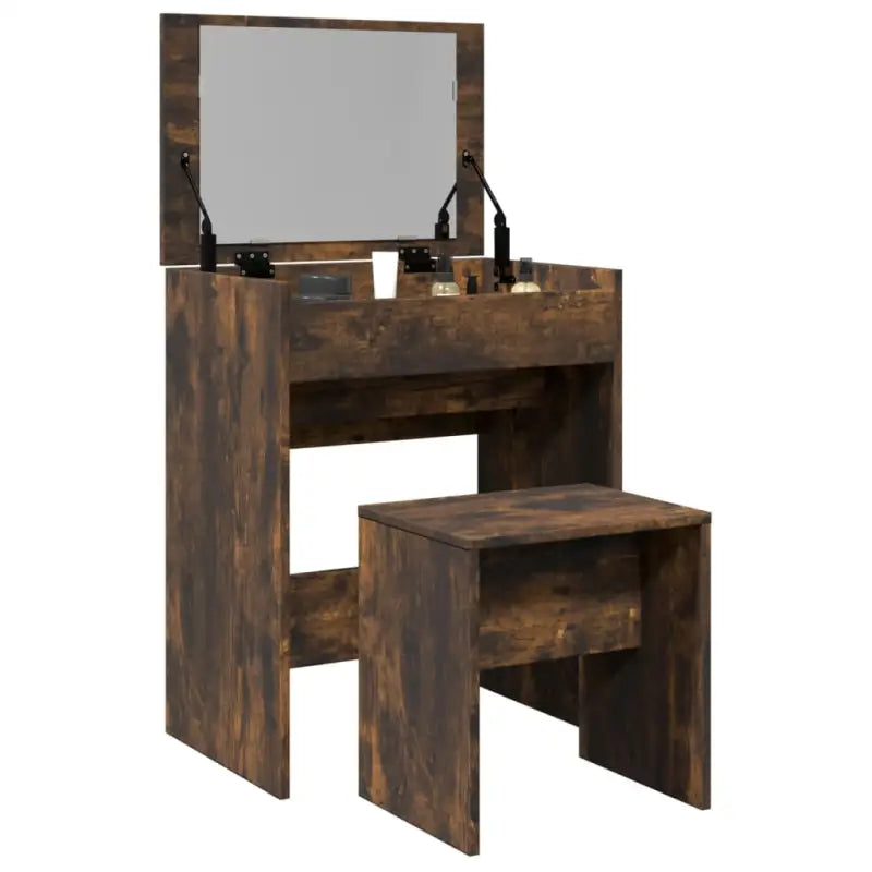 Kaptafel van bewerkt hout met binnen handbereik opbergmogelijkheden