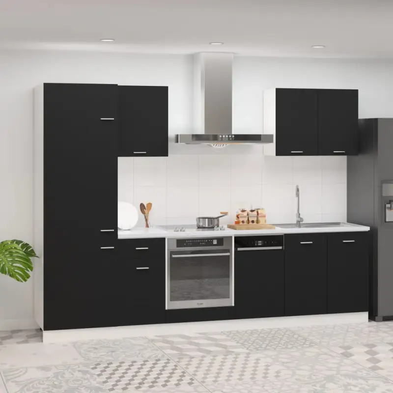 Keukenkasten set met bewerkt hout en eenvoudig ontwerp voor orde in de keuken