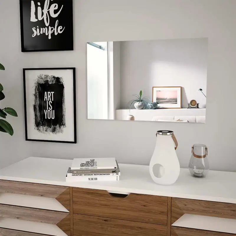 Minimalistische wandspiegel voor een ruimere uitstraling