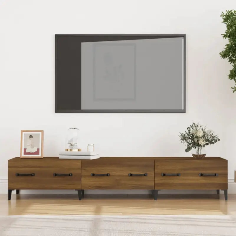 Moderne tv-meubel van bewerkt hout voor in je woonkamer