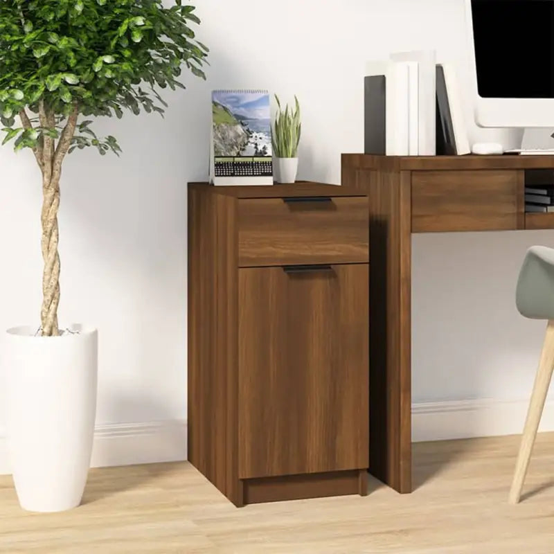 Opbergkast van bewerkt hout voor praktische en decoratieve opberging