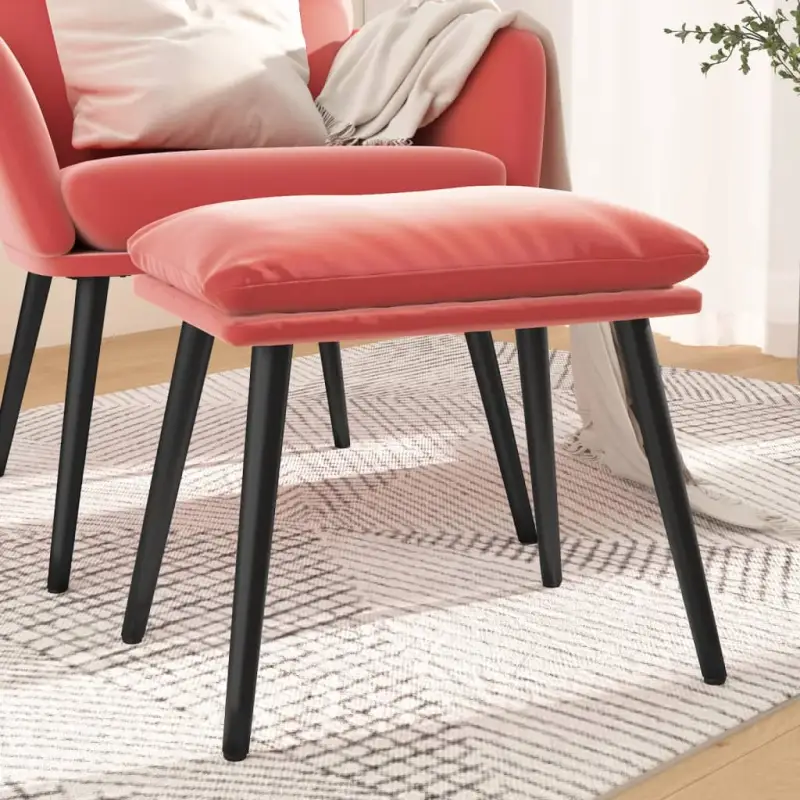 Poefs met metalen poten voor een modern en comfortabel interieur