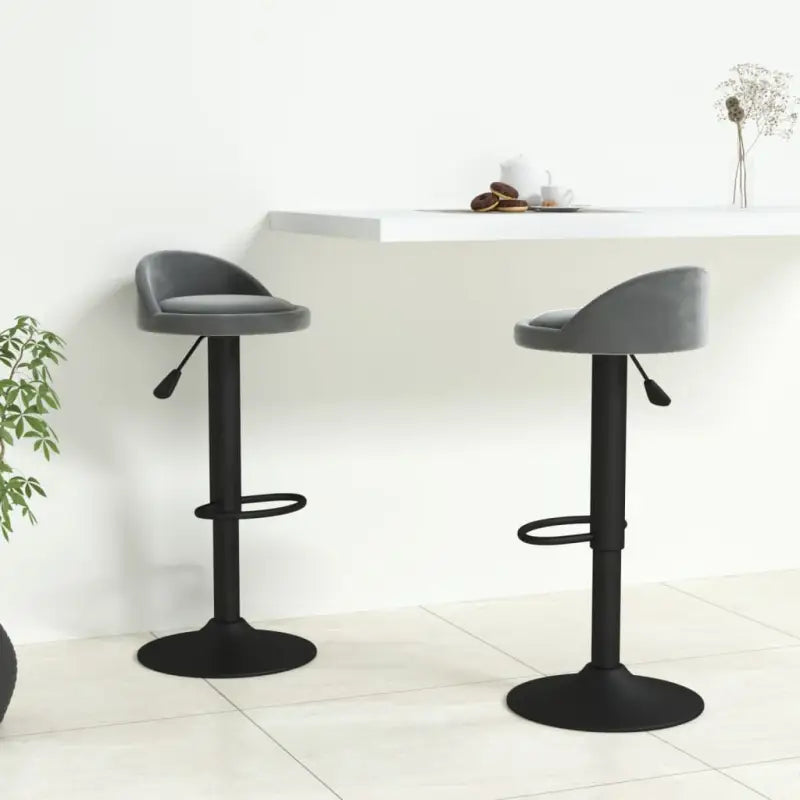 Trendy barkrukken met fluwelen bekleding en modern design