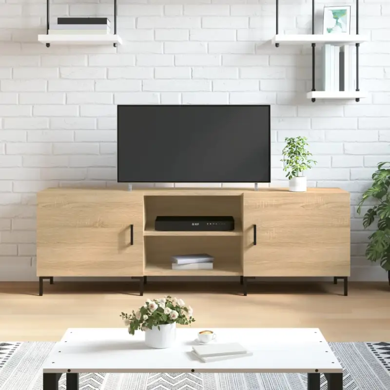 Tv-meubel van bewerkt hout met ijzeren poten voor een trendy uitstraling